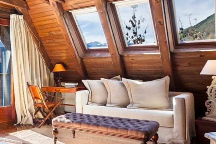 dormitorio con vistas a la montaña